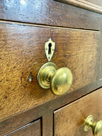 Brass door handle on a wooden door with keyhole
