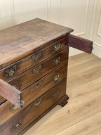 Antique Georgian mahogany bachelors chest of drawers with four long drawers on ogee bracket feet.