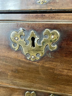 Antique Georgian mahogany bachelors chest of drawers with four long drawers on ogee bracket feet.