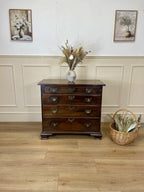 Antique Georgian mahogany bachelors chest of drawers with four long drawers on ogee bracket feet.