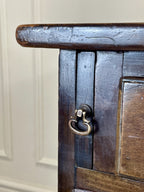 Antique Georgian mahogany bachelors chest of drawers with four long drawers on ogee bracket feet.