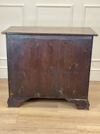 Antique Georgian mahogany bachelors chest of drawers with four long drawers on ogee bracket feet.