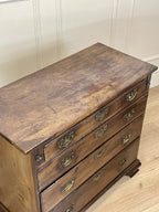 Antique Georgian mahogany bachelors chest of drawers with four long drawers on ogee bracket feet.