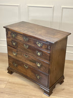 Antique Georgian mahogany bachelors chest of drawers with four long drawers on ogee bracket feet.