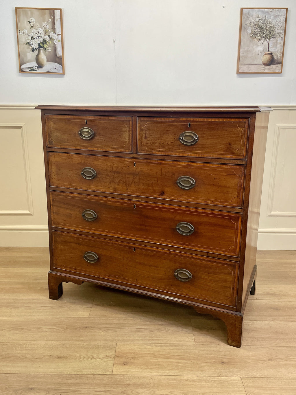 Antique Georgian mahogany and satinwood banded chest of drawers with two short and three long drawers on bracket feet
