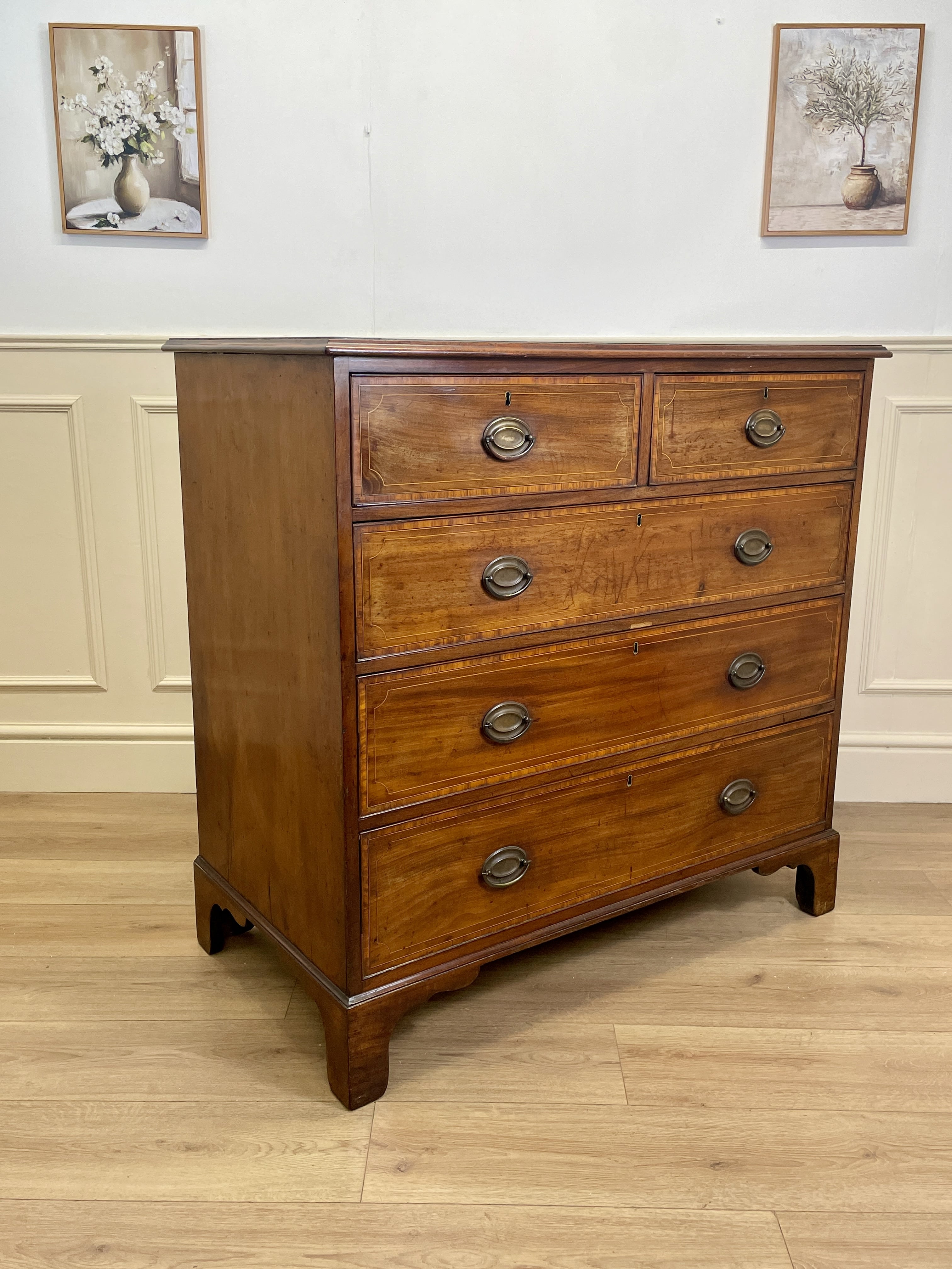 Antique Georgian mahogany and satinwood banded chest of drawers with two short and three long drawers on bracket feet