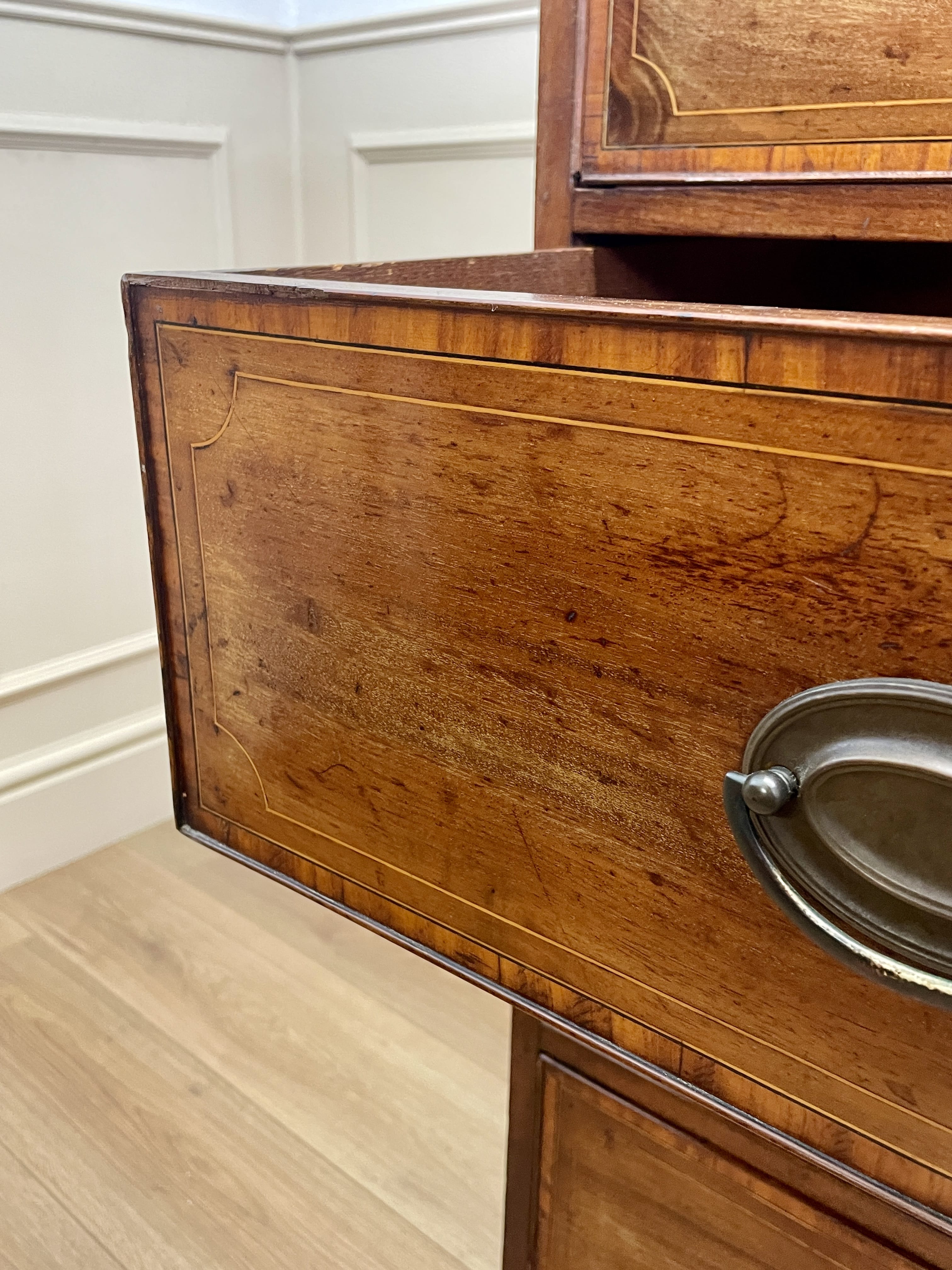 Antique Georgian mahogany and satinwood banded chest of drawers with two short and three long drawers on bracket feet