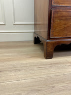 Antique Georgian mahogany and satinwood banded chest of drawers with two short and three long drawers on bracket feet