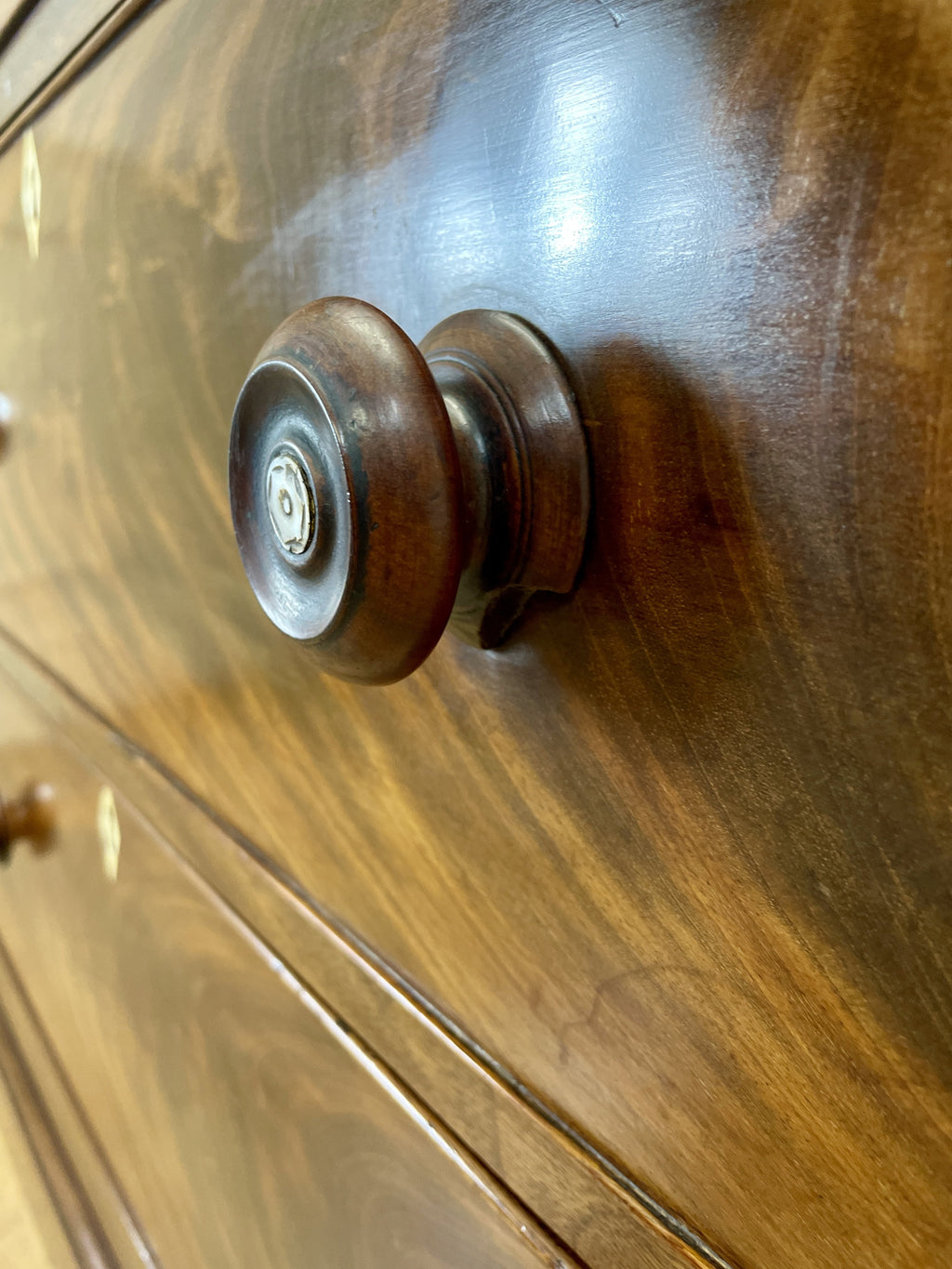 Antique Victorian small mahogany chest of drawers with four deep drawers and mother of pearl handles, perfect chest of drawers for bedroom or cottage interior