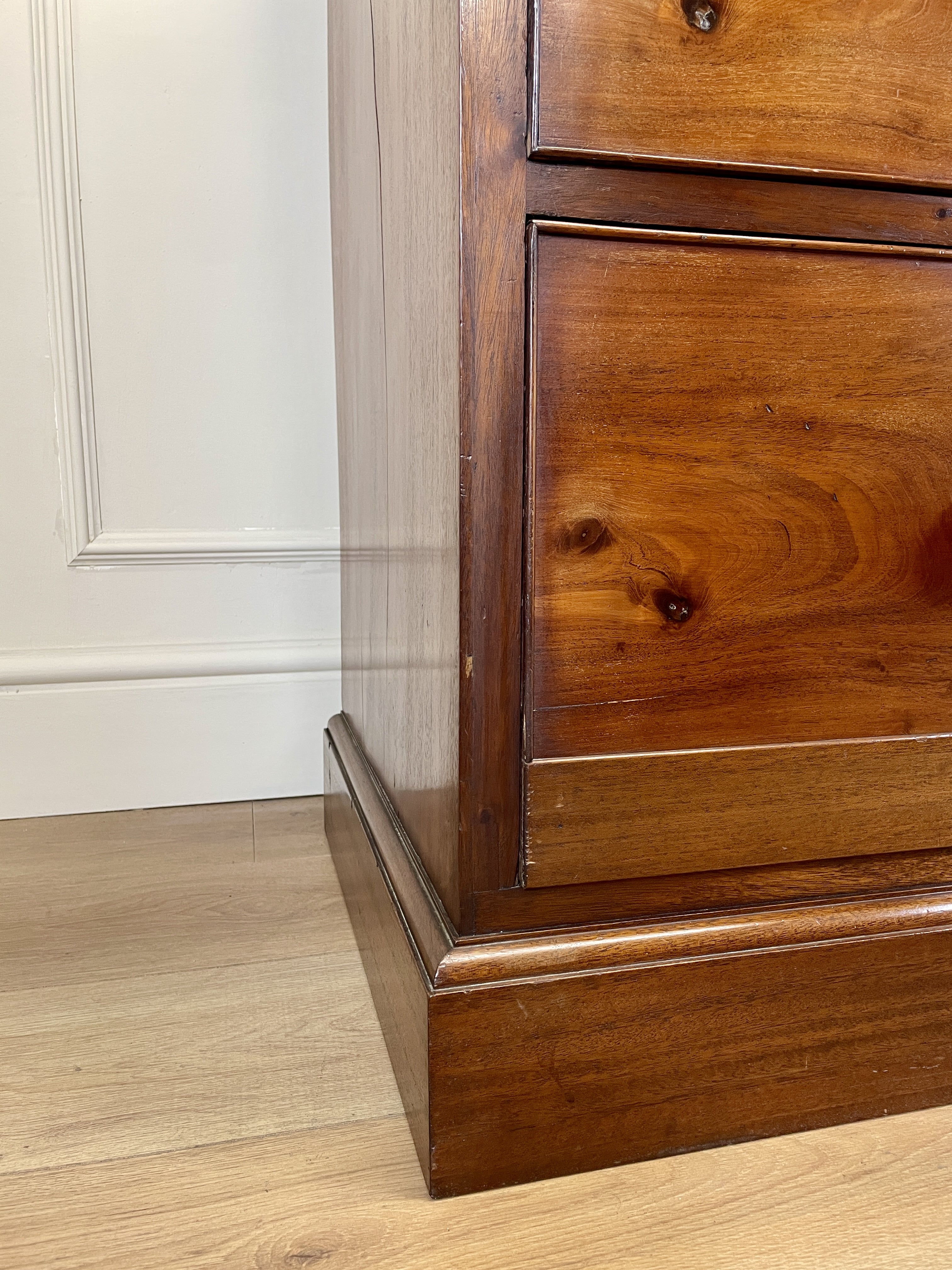 Antique Victorian small mahogany chest of drawers with four deep drawers and mother of pearl handles, perfect chest of drawers for bedroom or cottage interior
